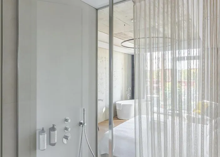 Luxury Honey Moon With Free Underground Parking *